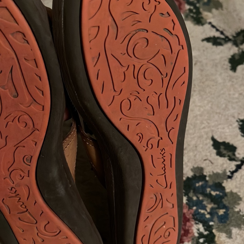 Clarks - Picture 4 of 5